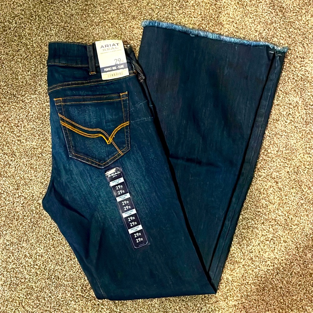 NWT Ariat Perfect Rise Flare jeans 29R. Fringe hem! Pennsylvania color.